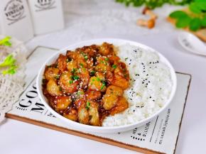 盛到米饭盘中，撒上葱花，芝麻即可。