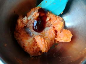 加入料酒、盐、胡椒粉和耗油