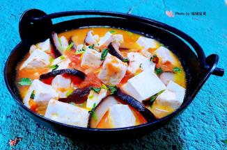 美味可口的豆腐煲开着就非常有食欲
