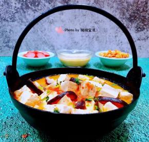 西红柿香菇豆腐煲营养价值非常丰富经常食用对身体有益