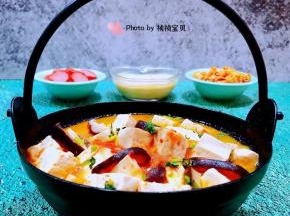 西红柿香菇豆腐煲营养价值非常丰富经常食用对身体有益