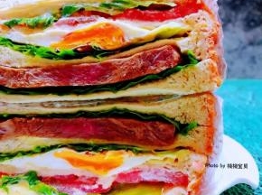 自己制作的三明治料足味美颜值也是爆棚滴