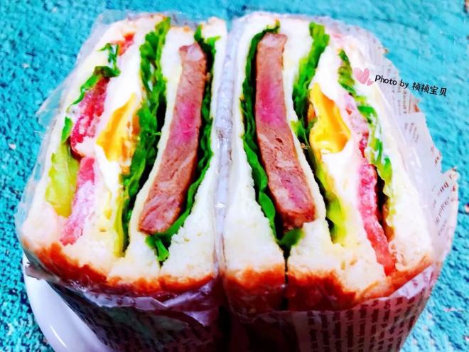 牛排番茄煎蛋三明治