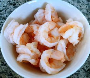 虾仁处理好的成蝴蝶状好漂亮