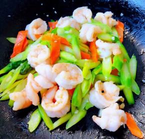 炒至芦笋虾仁完全入味即可出锅享用