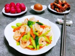 搭配清蒸泸沽虾、鸡蛋、水果萝卜一起吃太棒了