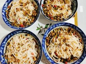 翻拌均匀即可嗦粉啦！