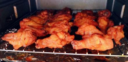 鸡翅根烤至八成熟取出