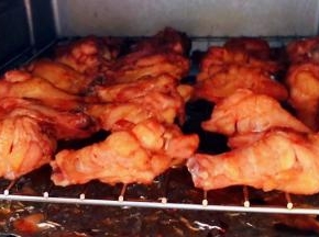 鸡翅根烤至八成熟取出