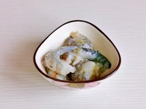 黑虎虾去头去虾线放碗中。