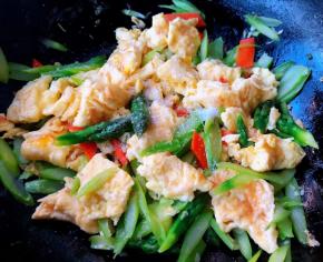 最后放入盐和味精调味均匀即可出锅享用