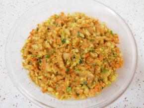 搅拌均匀，白菜鸡肉馅就调好了。