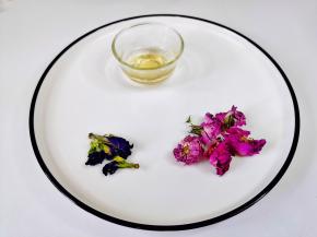 蝶豆花玫瑰茶。