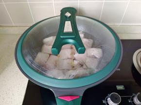 盖上盖子大火焯水。