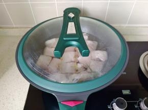 盖上盖子大火焯水。