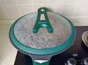 转中火炖煮半小时。