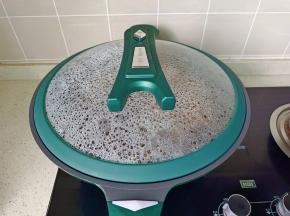 转中火炖煮半小时。