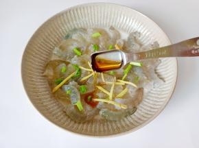 加入料酒一勺。