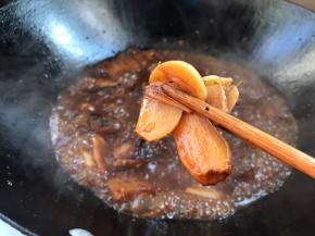 取出葱姜蒜丢掉