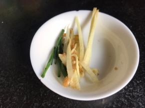 备好葱姜丝