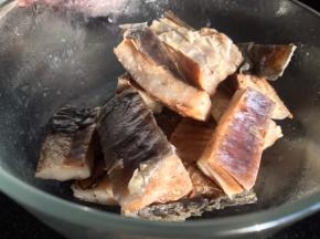 腊鱼清洗干净7沥干水分