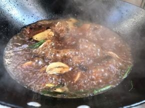 大火煮沸后转小火烧8分钟