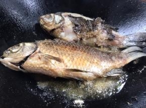 煎至两面金黄