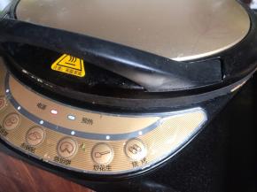 煎饼档插上电源，启动烧烤键