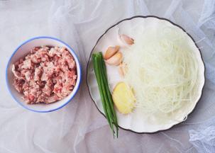 准备好所有食材。