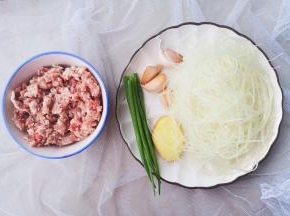 准备好所有食材。