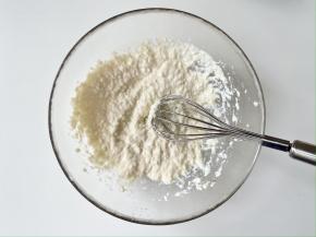 把内酯豆腐捣碎；