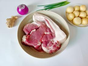 猪肉选择有肥有瘦的，这样不柴。