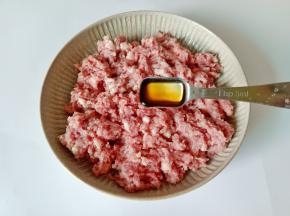 加入料酒一勺。