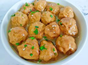 做好的油面筋满口爆香，别提多带劲了！