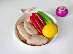 准备好新鲜的所有食材。