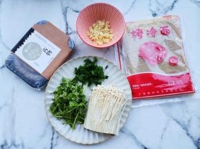 准备好所有食材。