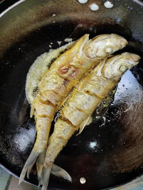 煎至两面金黄色即可！