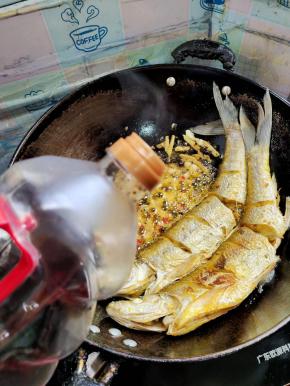 放入两勺香醋！