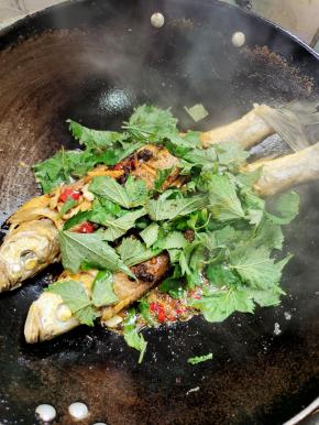 放上这道菜的灵魂调料~鱼香！