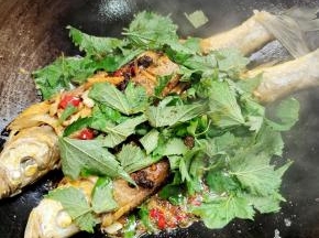 放上这道菜的灵魂调料~鱼香！