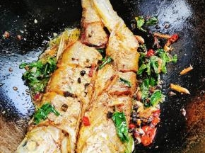 起锅前放入一勺太太乐鲜鸡汁即可！