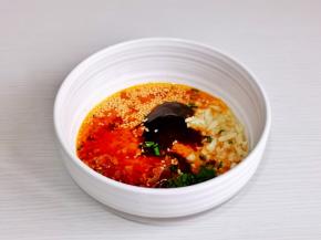 淋上“热油”加入生抽，米醋，盐。