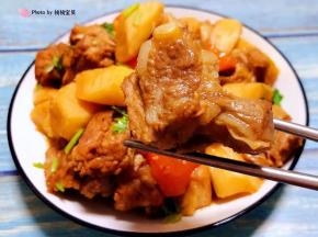 排骨入口香浓让人唇齿留香回味无穷