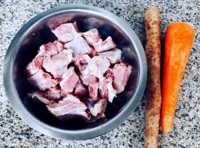 准备原材料排骨、山药、胡萝卜