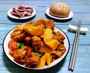 美味可口的山药炖排骨装入盘中就大功告成了