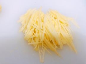 切成细丝，用清水漂洗一下