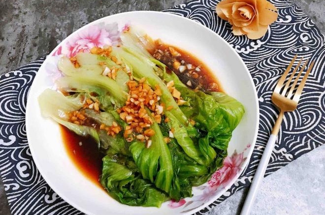 蒜蓉蚝油淋生菜