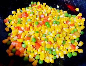 炒至所有食材完全入味即可出锅享用