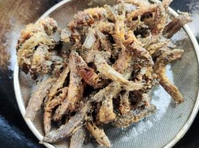 捞出控油备用！