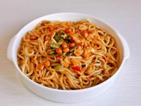 再加入熟花生，酸豆角，萝卜干。